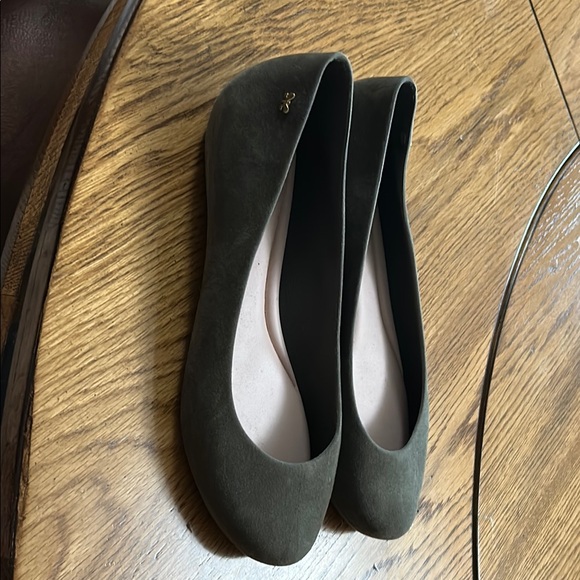 Quatta Flats Olive Suede